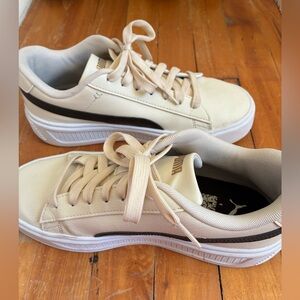 PUMA Women's 8.5 Smash Platform v3 Cream Black Sneaker Shoe